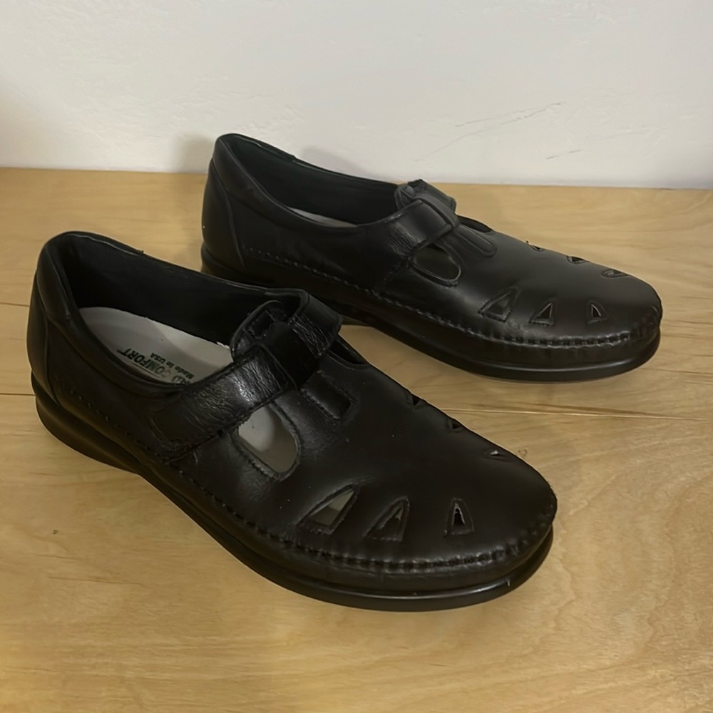 SAS Women’s Size 8.5 W Leather Roamer EZ Strap Black Comfort Walking Shoes